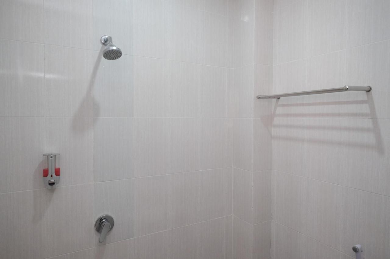 Sans Hotel Fourth Loft Solo Surakarta (Solo) Quarto foto