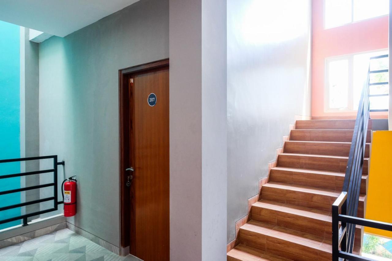 Sans Hotel Fourth Loft Solo Surakarta (Solo) Exterior foto