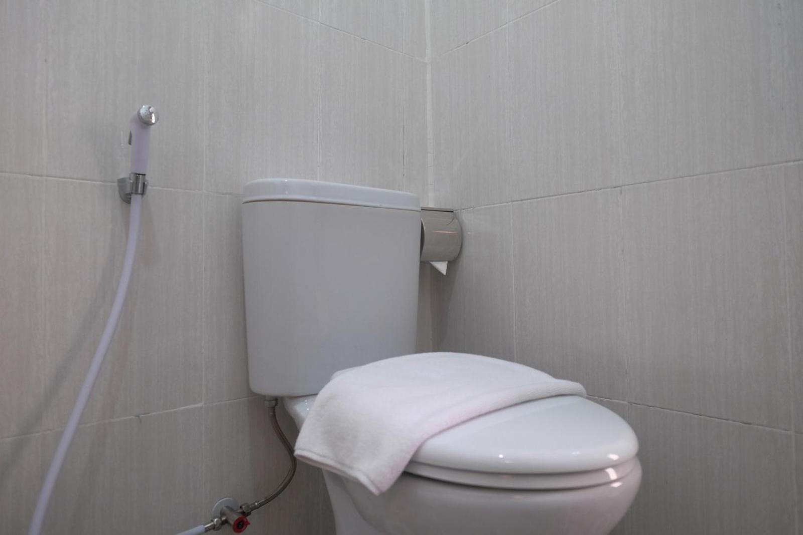 Sans Hotel Fourth Loft Solo Surakarta (Solo) Quarto foto
